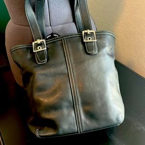 Black Coach purse Excellent 99.2 perfect condition!